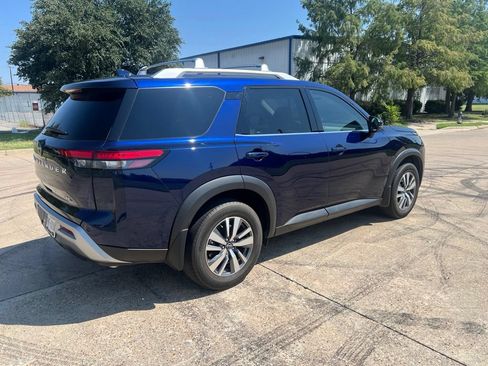 Used 2024 Nissan Pathfinder SL FWD image 13