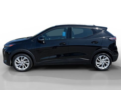 Used 2023 Chevrolet Bolt EUV LT FWD image 2