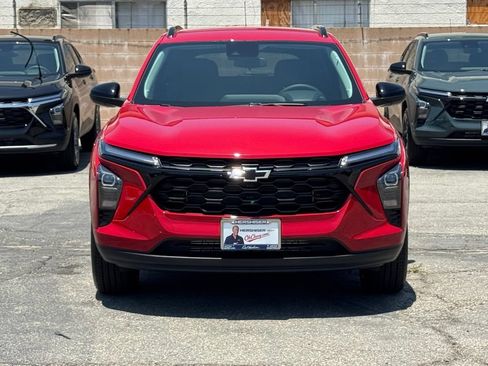 New 2026 Chevrolet Trax LT w/ Midnight Edition FWD image 2