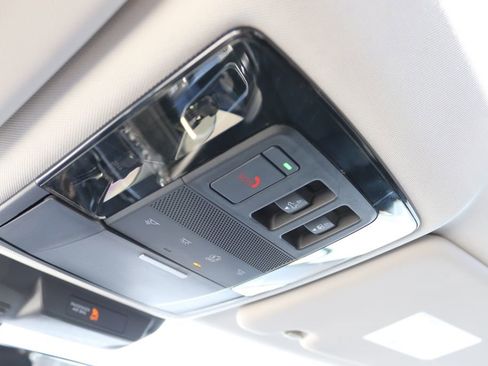 Used 2025 Mitsubishi Outlander SE image 16