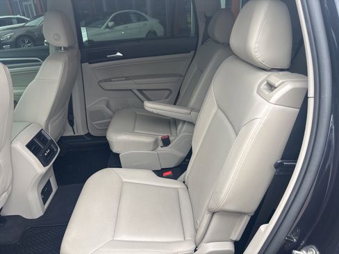 Used 2020 Volkswagen Atlas SE w/ Panoramic Sunroof Package image 23