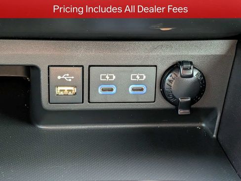 Used 2022 Toyota Highlander XLE FWD image 25