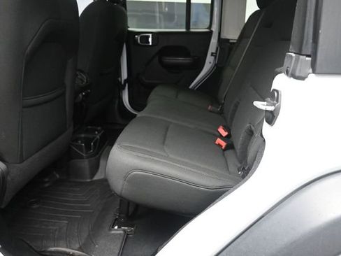 Used 2018 Jeep Wrangler Unlimited Sport S AWD/4WD image 20
