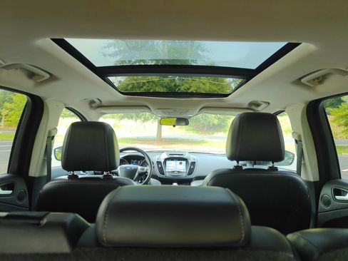 Used 2016 Ford Escape SE w/ SE Leather Comfort Package FWD image 17
