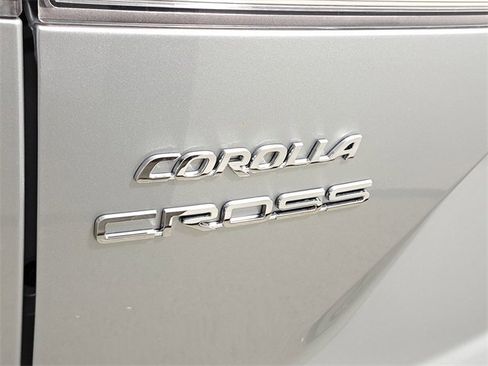Used 2022 Toyota Corolla Cross L image 9