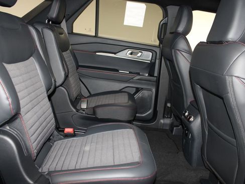 New 2026 Ford Explorer ST-Line w/ ST-Line Street Pack RWD image 32
