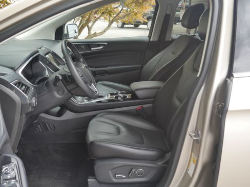 Used 2018 Ford Edge Titanium w/ Equipment Group 302A AWD/4WD image 3