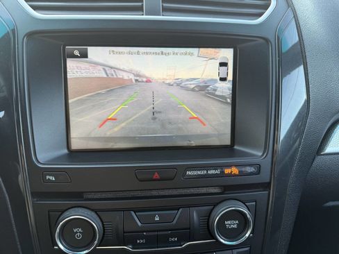 Used 2016 Ford Explorer XLT w/ Equipment Group 202A image 29