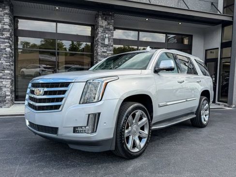 Used 2019 Cadillac Escalade Luxury AWD/4WD image 13