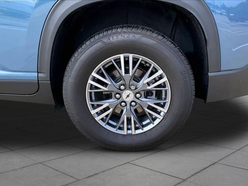 Used 2025 Chevrolet Traverse LT w/ Driver Confidence Package FWD image 11