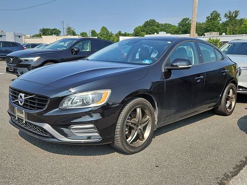 Used 2018 Volvo S60 T5 Dynamic w/ Vision Package FWD image 3