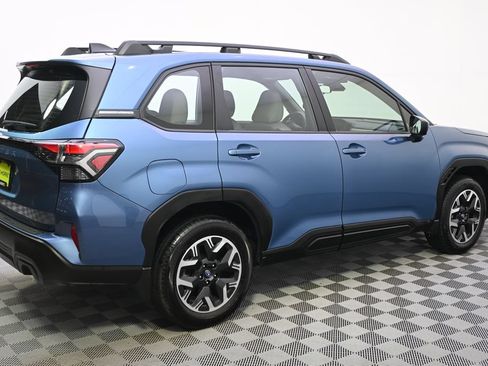 Used 2025 Subaru Forester AWD/4WD image 7