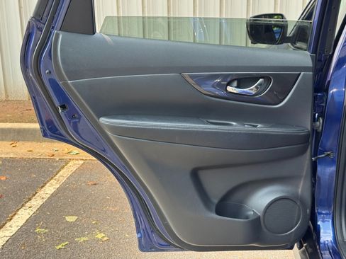 Used 2018 Nissan Rogue SV w/ Premium Package AWD/4WD image 37