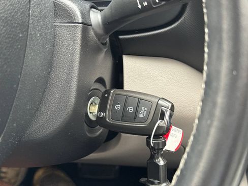Used 2023 Hyundai Venue SEL FWD image 20
