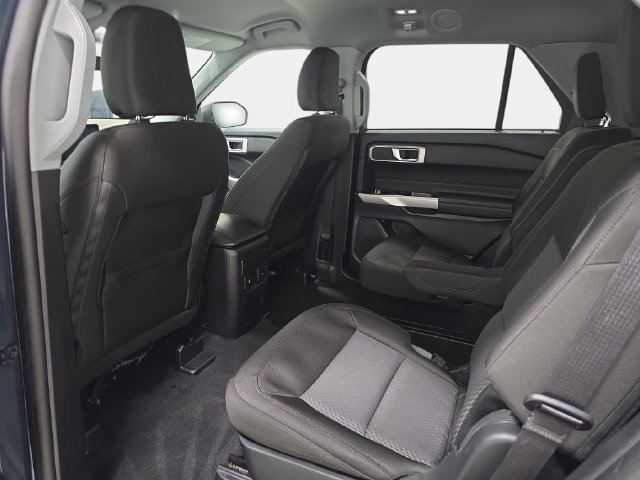 Used 2023 Ford Explorer XLT AWD/4WD image 12