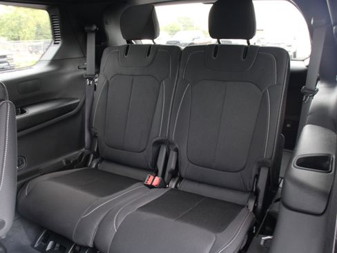 New 2025 Jeep Grand Cherokee L Laredo image 24