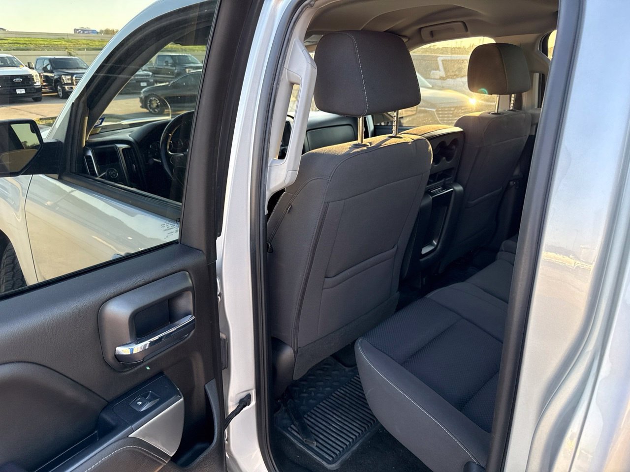 Used 2018 Chevrolet Silverado 1500 LT AWD/4WD image 7