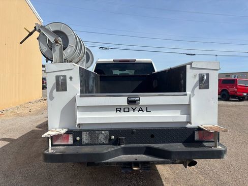 Used 2023 GMC Sierra 2500 Pro w/ Convenience Package image 4