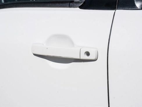 Used 2022 Nissan Frontier SV image 39