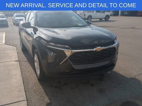 Used 2024 Chevrolet Trax LS w/ LS Convenience Package FWD image 9