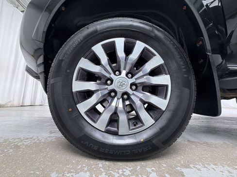 Certified 2022 Toyota Tacoma Limited AWD/4WD image 15