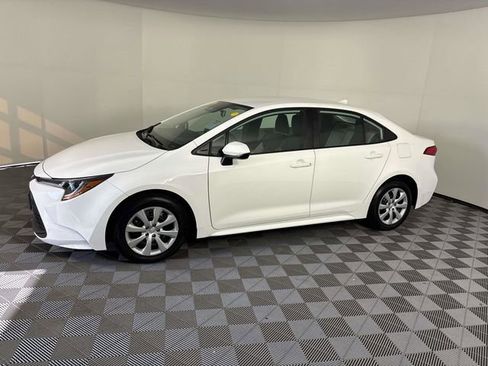 Used 2025 Toyota Corolla LE FWD image 5
