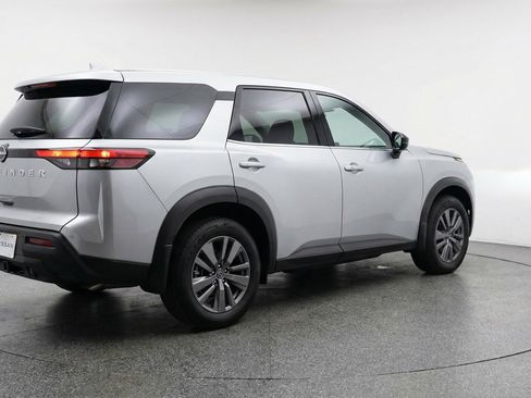 Used 2025 Nissan Pathfinder SV image 9