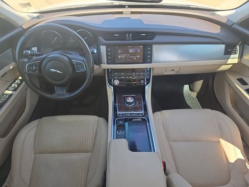 Used 2017 Jaguar XF Prestige RWD image 9