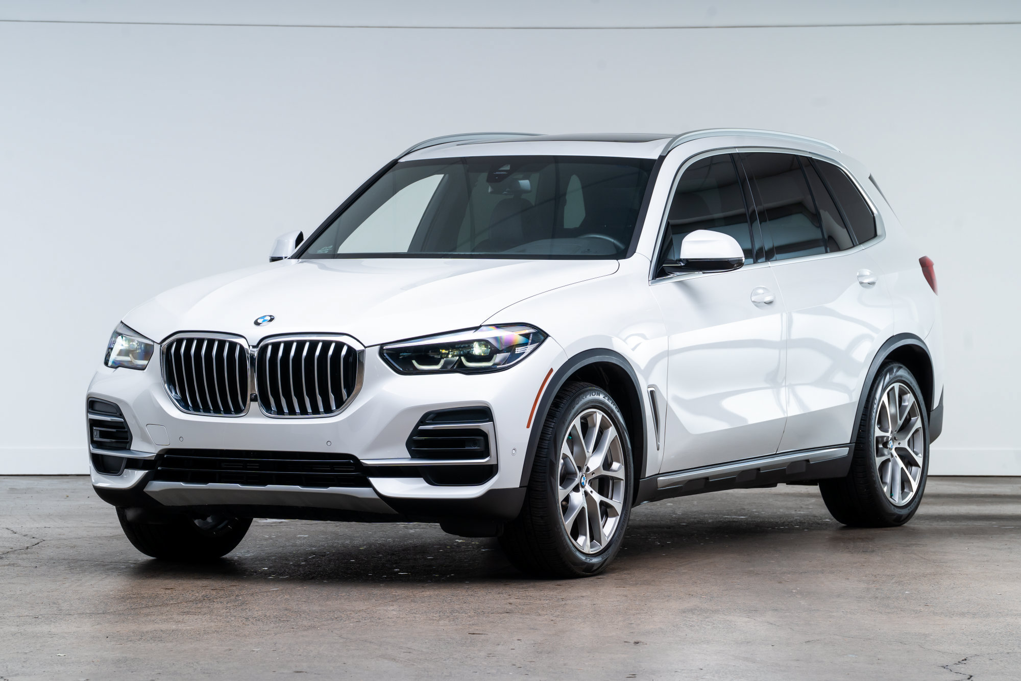 Used 2023 BMW X5 xDrive40i w/ Premium Package AWD/4WD image 3