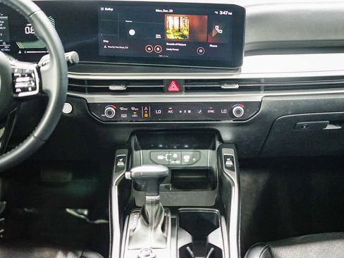 Used 2024 Kia Sorento EX w/ Panoramic Sunroof Package image 16