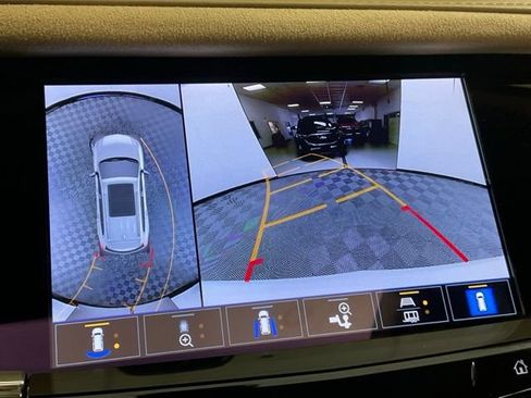 Used 2025 Cadillac XT6 Premium Luxury w/ Platinum Package AWD/4WD image 9