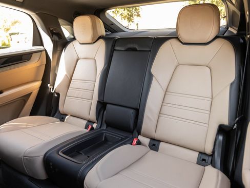 Certified 2026 Porsche Cayenne Coupe AWD/4WD image 28