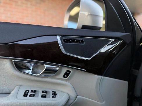 Used 2016 Volvo XC90 T6 Momentum w/ Momentum Plus Package image 31