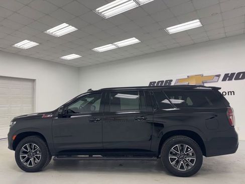Used 2024 Chevrolet Suburban Z71 w/ Luxury Package AWD/4WD image 4