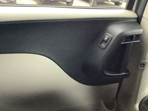 Used 2018 Dodge Grand Caravan SXT image 20