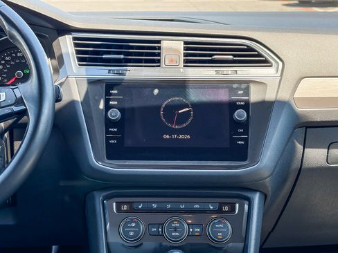 Used 2019 Volkswagen Tiguan SE FWD image 12