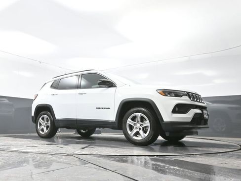 Used 2024 Jeep Compass Latitude image 49