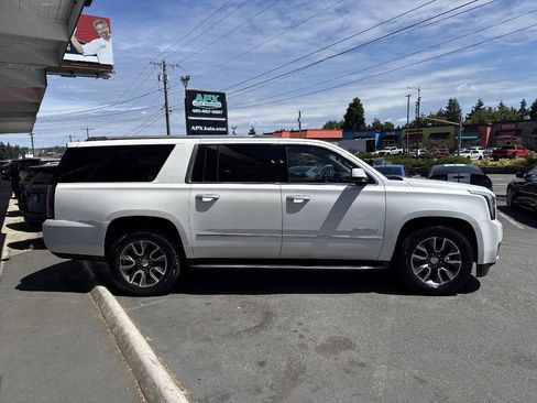 Used 2017 GMC Yukon XL Denali AWD/4WD image 8