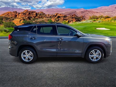Used 2018 GMC Terrain SLE w/ Driver Convenience Package image 3