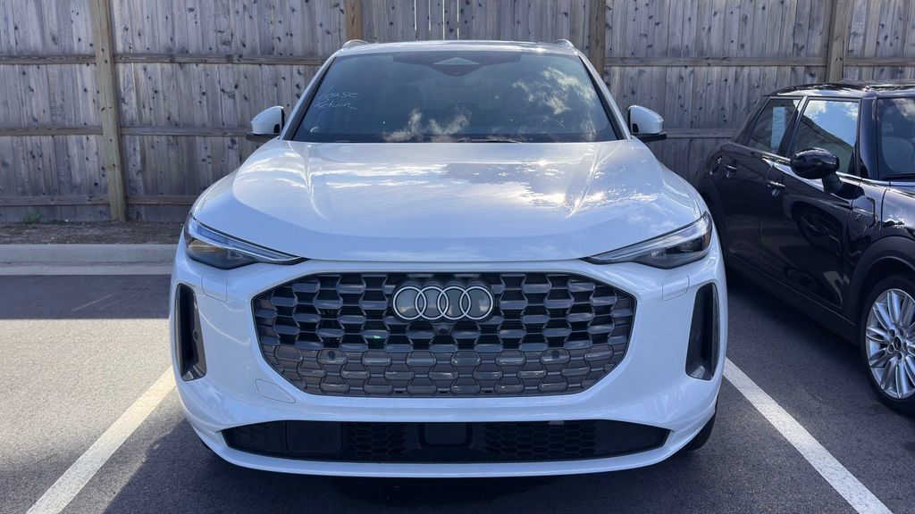 Used 2025 Audi Q5 Premium Plus w/ Premium Plus AWD/4WD image 12