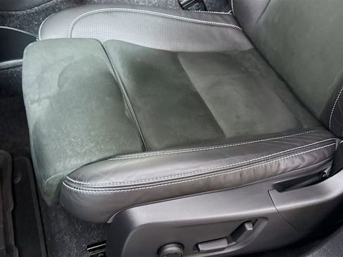 Used 2021 Volvo XC40 T5 R-Design w/ Advanced Package image 21