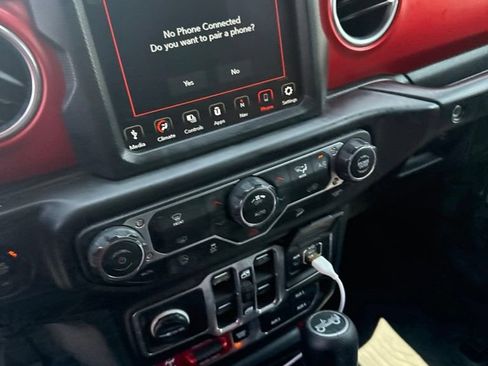 Used 2018 Jeep Wrangler Unlimited Rubicon AWD/4WD image 6