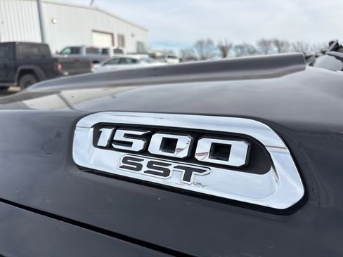 Used 2025 RAM 1500 Laramie image 9