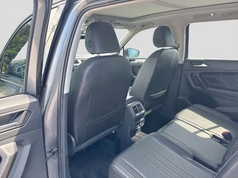 Used 2022 Volkswagen Tiguan SE w/ Panoramic Sunroof Package FWD image 25
