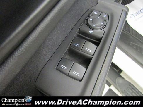 Used 2023 Chevrolet Silverado 1500 Custom image 18