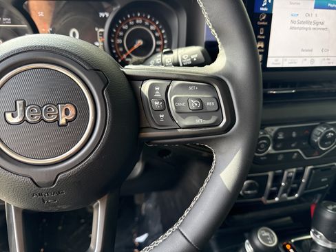Used 2025 Jeep Wrangler Unlimited Sport AWD/4WD image 19