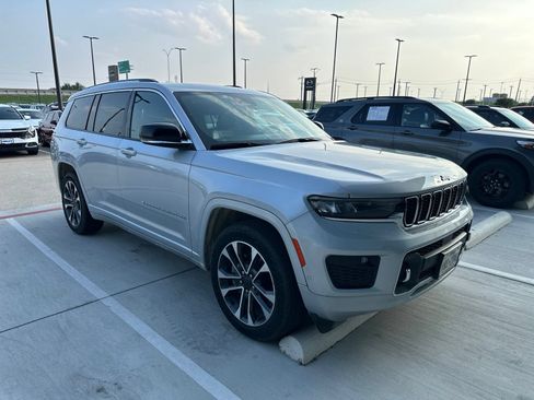 Used 2021 Jeep Grand Cherokee L Overland w/ Luxury Tech Group IV AWD/4WD image 5