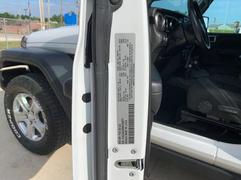 Used 2022 Jeep Wrangler Sport AWD/4WD image 36