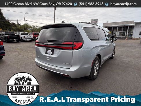 Used 2023 Chrysler Pacifica Limited FWD image 5