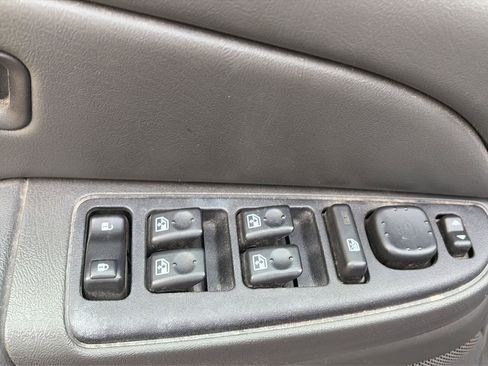Used 2006 GMC Sierra 2500 SLE w/ Snow Plow Prep Package AWD/4WD image 19